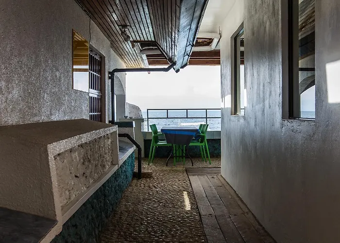 Shaka Traveler's Place (adults Only) Hostel