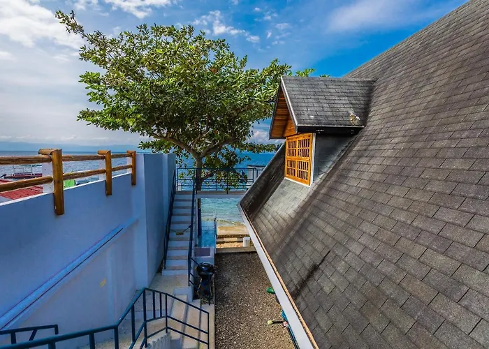 Shaka Traveler's Place (adults Only)
