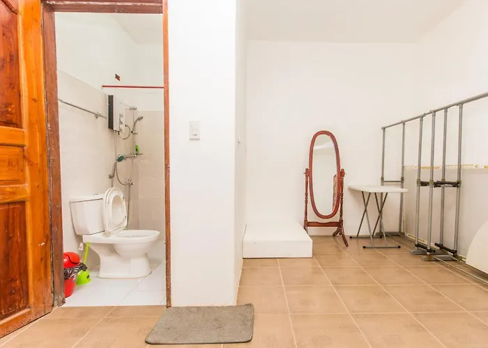 Shaka Traveler's Place (adults Only) Hostel